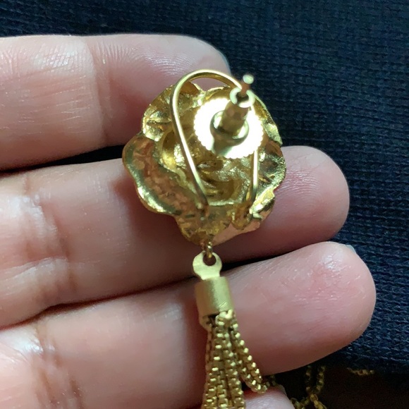 Dainty Rose earrings Matte Gold Finish 🌹🌹 NEW - Picture 4 of 4